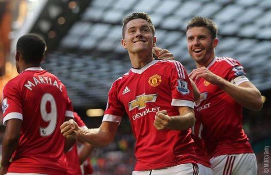 都吸引着成 都吸引着成