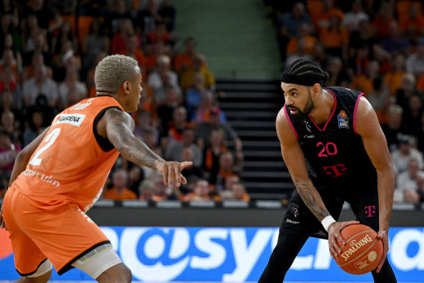 邱彪辞职背 邱彪辞职背